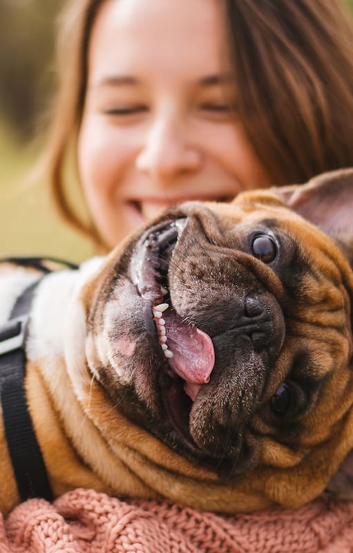 Las mascotas suelen traer luz y amor a la vida de las personas