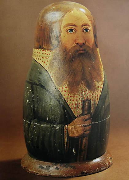 Las matrioshkas se pintan con delicadeza y paciencia.
