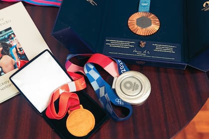 Las medallas que marcaron su recorrido: la de plata en los Juegos Olímpicos de Tokio 2021, la de bronce en París 2024 y el oro conquistado en el Mundial de Países Bajos-Bélgica 2026