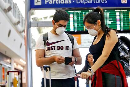 Las medidas de prevención y contención se sumaron en los aeropuertos