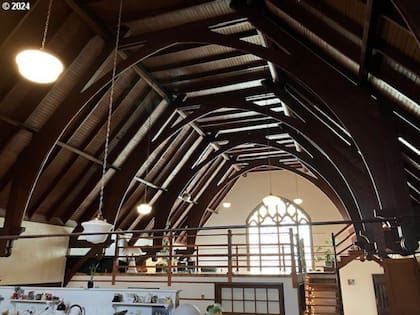 Las mejoras realizadas preservaron la integridad arquitectónica de la iglesia al tiempo que integraron actualizaciones esenciales