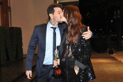 El gran ganador de los Martín Fierro, Sebastián Ortega, muy cariñoso con su pareja