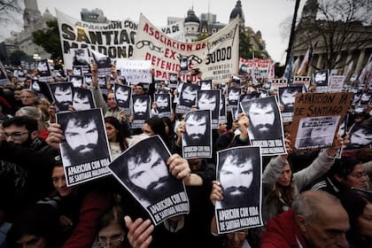 Primera manifestación en Plaza de Mayo, en reclamo por la aparición con vida de Santiago Maldonado, Buenos Aires, 11 de Agosto 2017. Foto: Hernán Zenteno