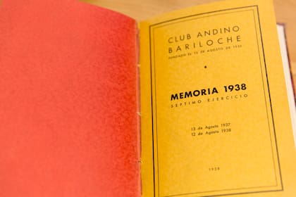 Las memorias del Club Andino son parte del material disponible.