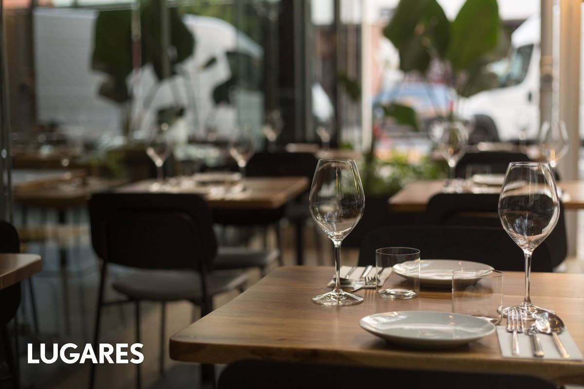 Las mesas vacías alarman al sector gastronómico.