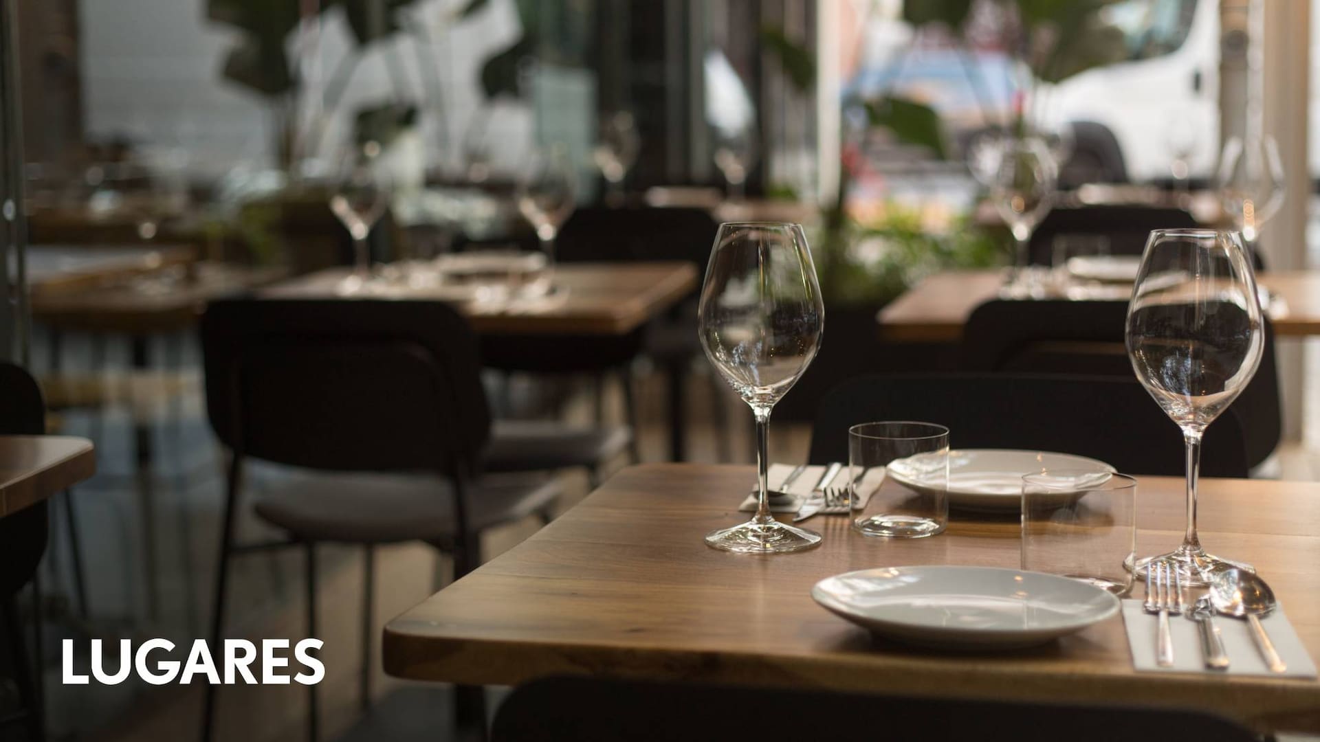 Las mesas vacías alarman al sector gastronómico.