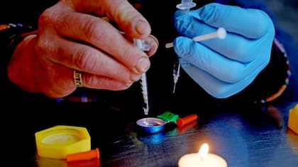 Las metanfetaminas y el fentanilo representan graves problemas de salud pública en EE.UU.