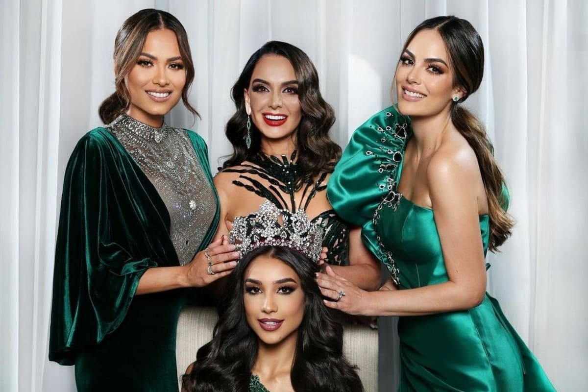 Las mexicanas y ex Miss Universo Andrea Meza, Lupita Jones y Ximena Navarrete, junto a Irma Miranda, candidata a Miss Universo 2022 (Facebook/Miss México News)