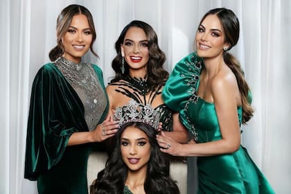 Las mexicanas y ex Miss Universo Andrea Meza, Lupita Jones y Ximena Navarrete, junto a Irma Miranda, candidata a Miss Universo 2022 (Facebook/Miss México News)