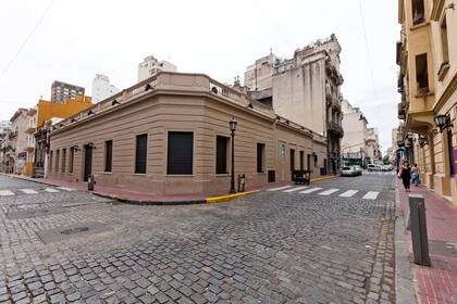 Defensa y San Lorenzo, una de las esquinas que mejor refleja el espíritu porteño, según el autor