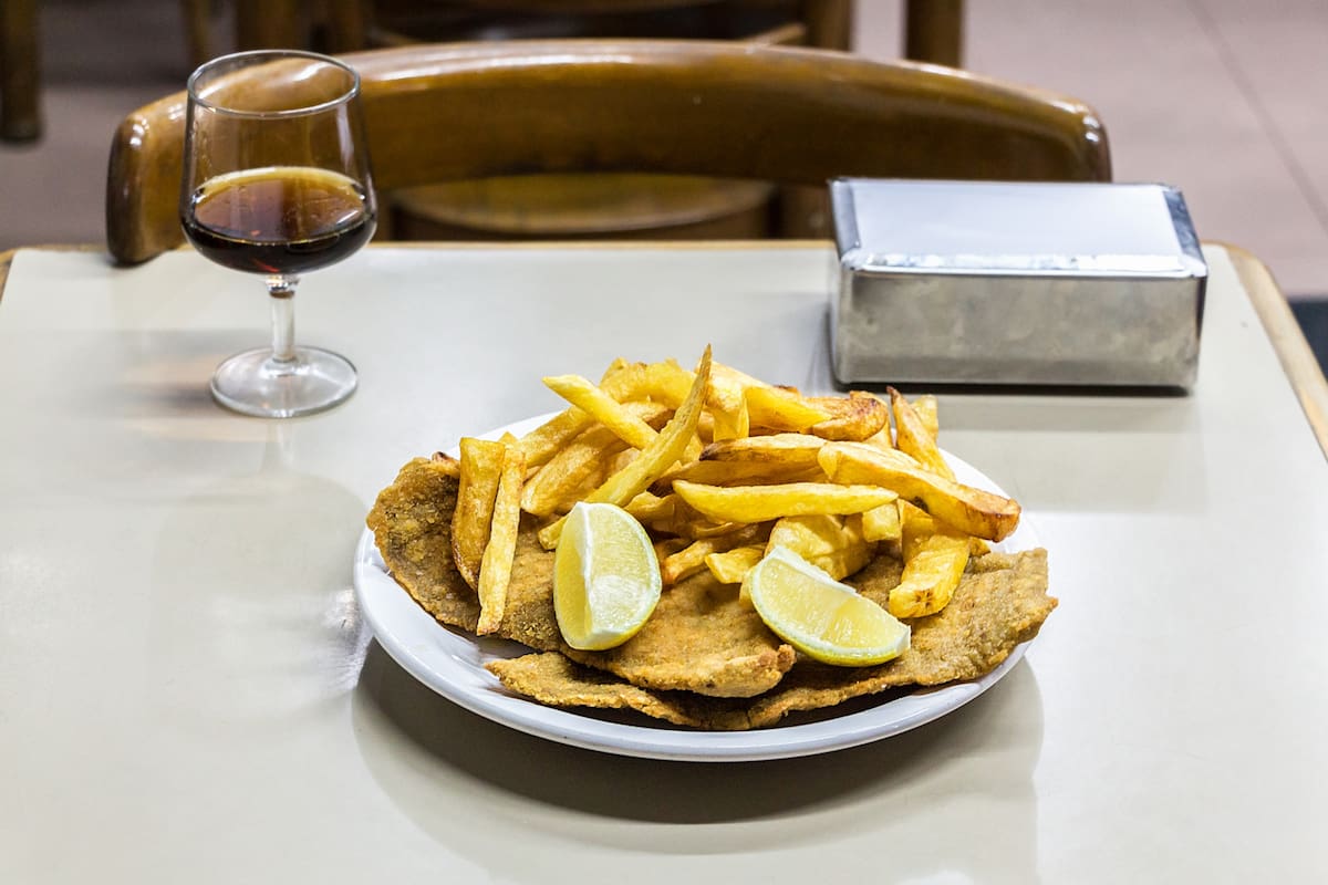 Las milanesas de bodegón son inigualables, pero hay muchas versiones para conocer en nuestra ciudad