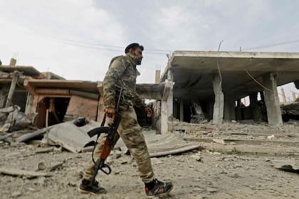 Las milicias sirias y kurdas tienen rodeado el último reducto del grupo extremista donde resisten unos 600 combatientes