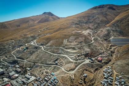 Las minas de estaño usan mucha del agua que proviene del lago Titicaca para funcionar