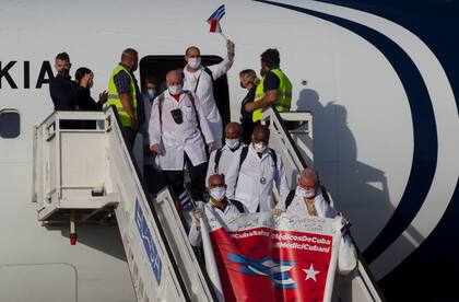 Las misiones médicas cubanas son programas de cooperación internacional en los que Cuba envía a profesionales de la salud a otros países