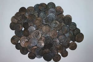Las monedas corresponden a mediados del siglo IV de nuestra era y se usaron en el Imperio Romano durante ese tiempo bajo la denominación de Follis