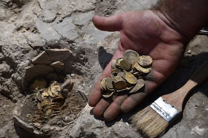 Las monedas son de oro puro de 24 kilates y estaban intactas