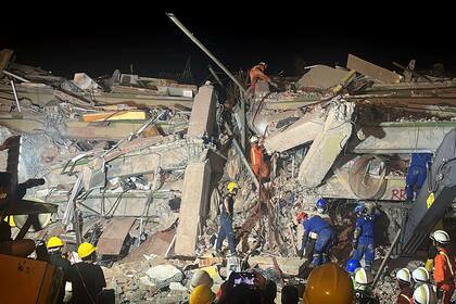 Las muertes por el devastador sismo en Myanmar superan las 1.700 personas