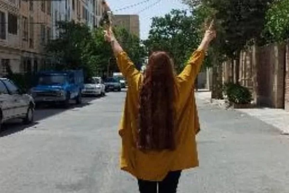 Las mujeres compartieron fotos de sí mismas con la cabeza descubierta.