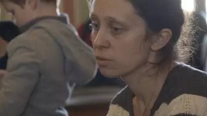 Las mujeres dicen que tienen miedo, pero están orgullosas de que los hombres se queden para luchar.