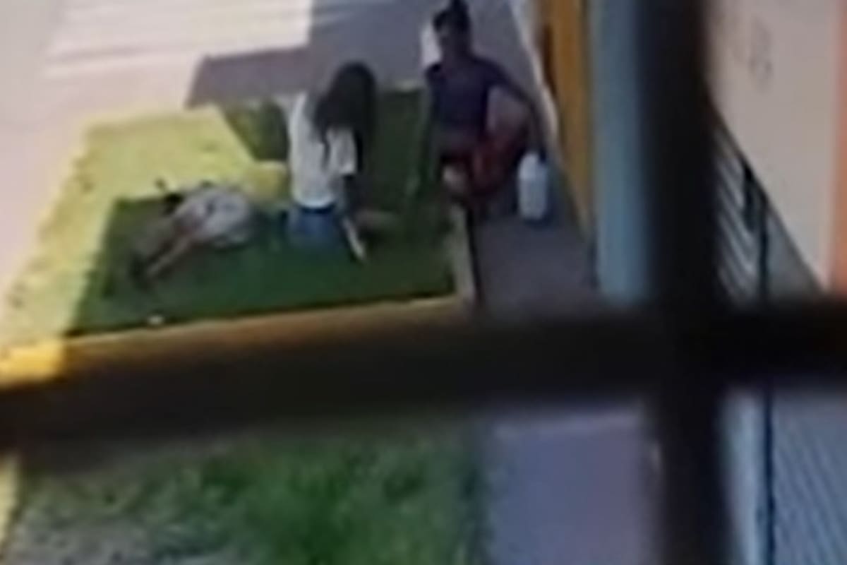 Las mujeres discutían en la vereda cuando una prendió fuego a la otra