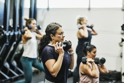 Las mujeres, hoy en día, son las que más buscan rutinas con peso