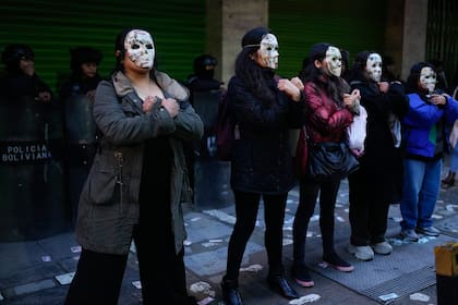 Las mujeres marchan en todo Latinoamérica para exigir un alto a la violencia y reclamar sus derechos