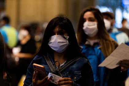 Las mujeres, más preocupadas que los varones en las cuestiones de la vida cotidiana concernientes a la pandemia de coronavirus