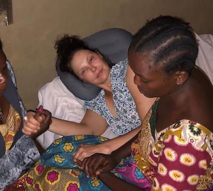 "¡Las mujeres! Mis hermanas que me abrazaron, me bendijeron", escribió la actriz en su agradecimiento a los pobladores locales