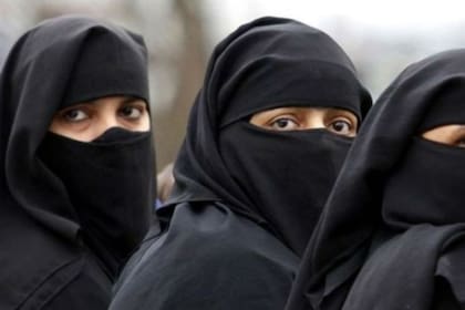 Las mujeres musulmanas no podrán usar pañuelos que les cubran la cara en espacios públicos