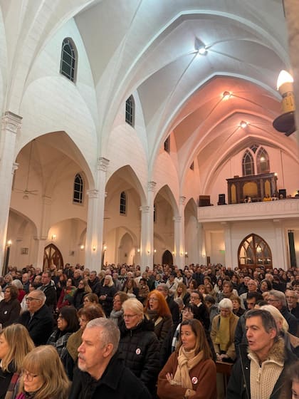 Las mujeres presentan una mayor vinculación institucional, especialmente en el ámbito evangélico