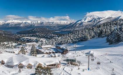 Las nevadas de los últimos días pintaron de blanco las pistas de esquí del cerro Catedral.