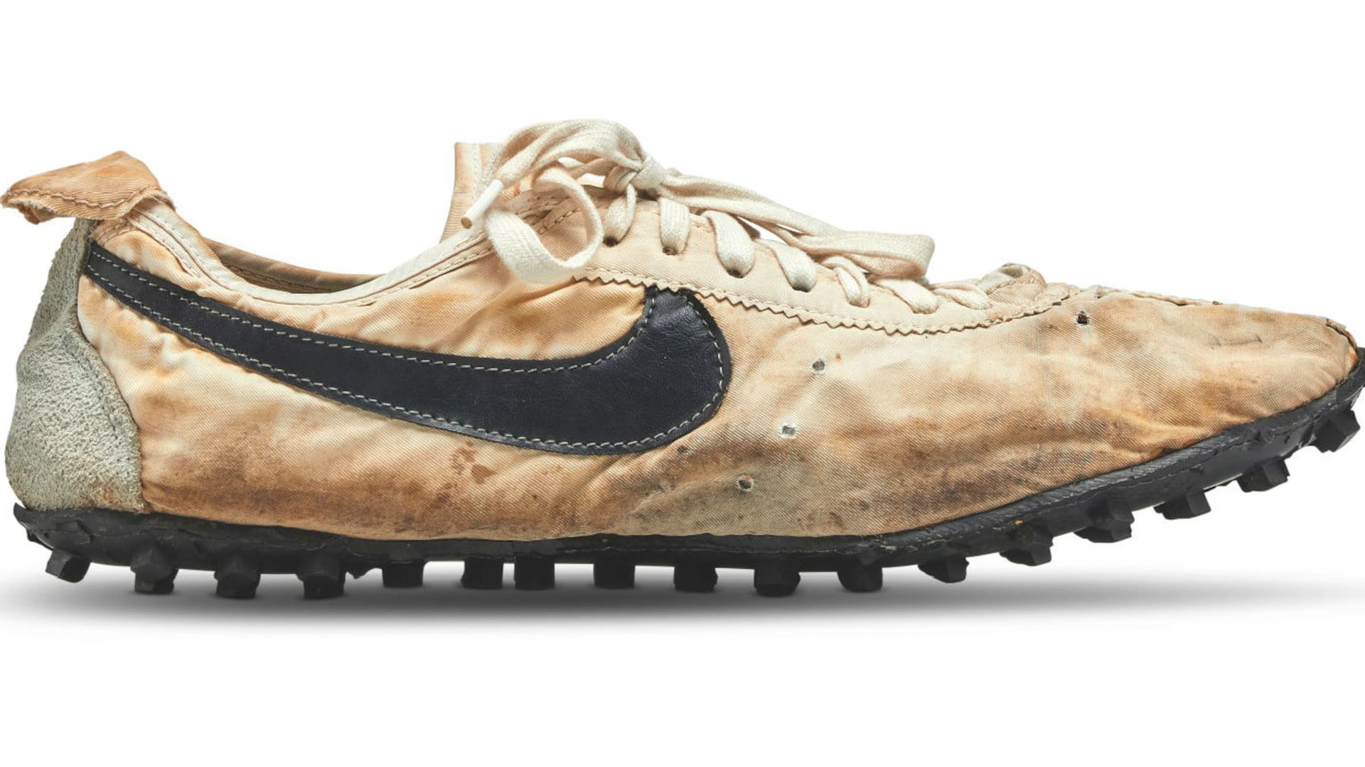 Las Nike Waffle Racing Flat Moon Shoe, de 1972, diseñadas a mano por el cofundador de la empresa deportiva, Bill Bowerman