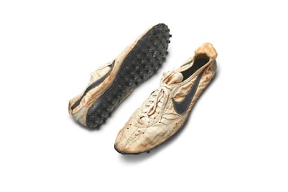 Las Nike Waffle Racing Flat Moon Shoe, de 1972, diseñadas a mano por el cofundador de la empresa deportiva, Bill Bowerman