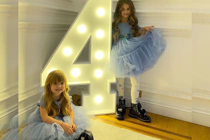 Las niñas de la casa, a tono para celebrar el cumpleaños. Fuente: Instagram