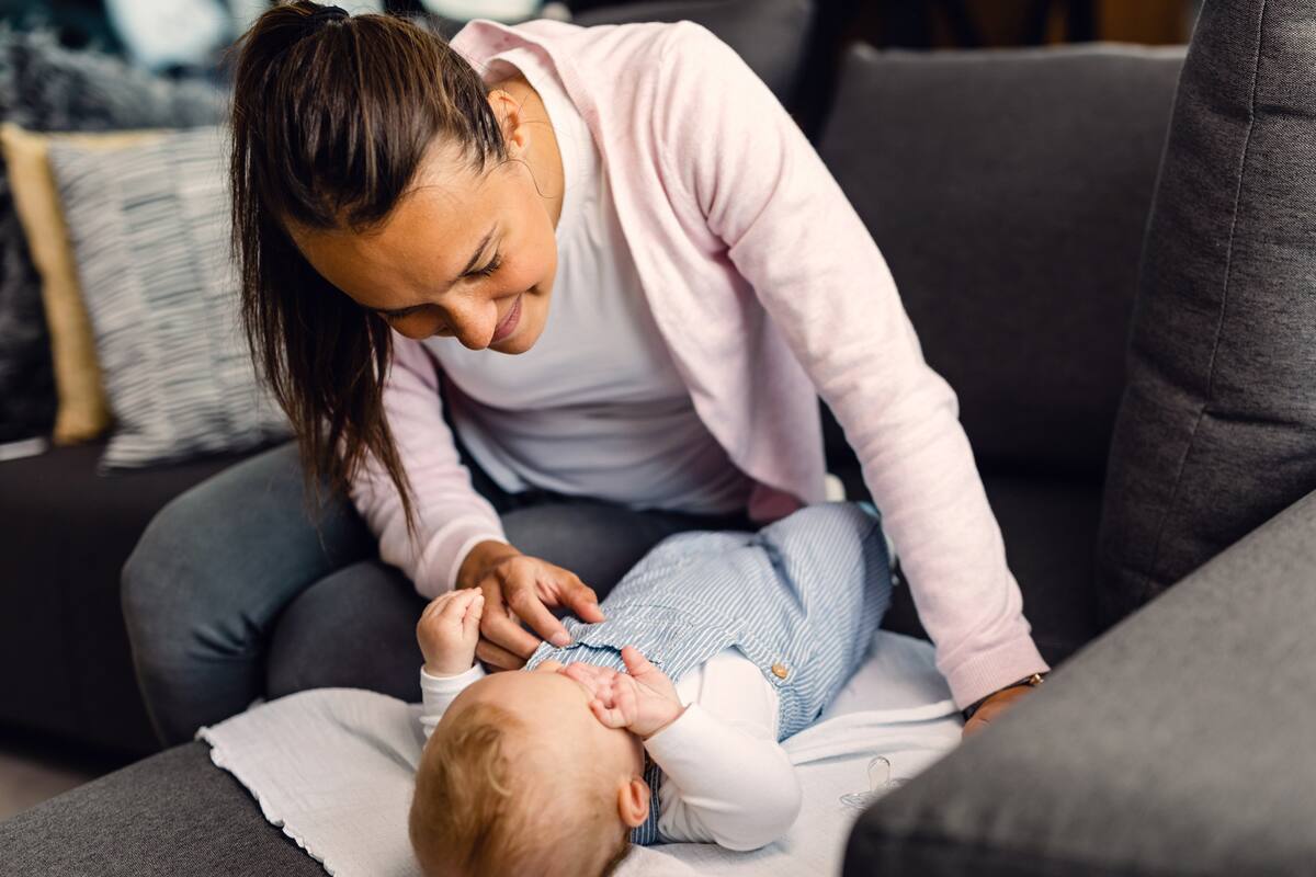Las niñeras y cuidadores de adultos reciben un 20% de aumento en marzo