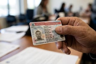 La nueva regla del Uscis que cambia un formulario para trabajadores migrantes con EAD en EE.UU.