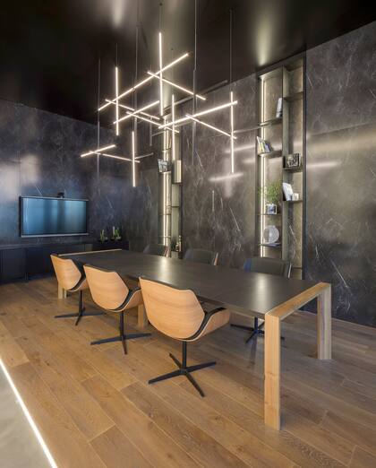 Las novedosas placas Marble Full Size realizadas en madera compuesta pueden utilizarse para revestir baños o cualquier ambiente de la casa.