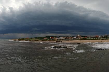 Las nubes son uno de los misterios del clima de la Tierra, con cientos y hasta miles de toneladas de agua en forma de gotitas suspendidas