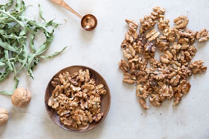 Las nueces son una opción destacada para reducir el colesterol y promover una mejor salud general gracias a sus capacidades (Archivo)