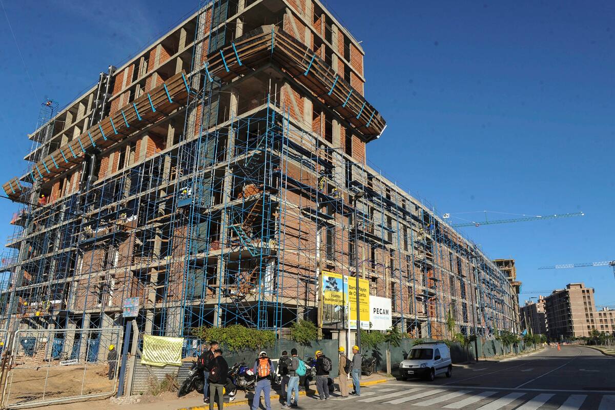 Las nuevas construcciones sobre la avenida Triunvirato