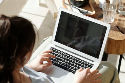 Las nuevas herramientas tecnológicas son fundamentales para aplicar a nuevos empleos (Foto Pexels)