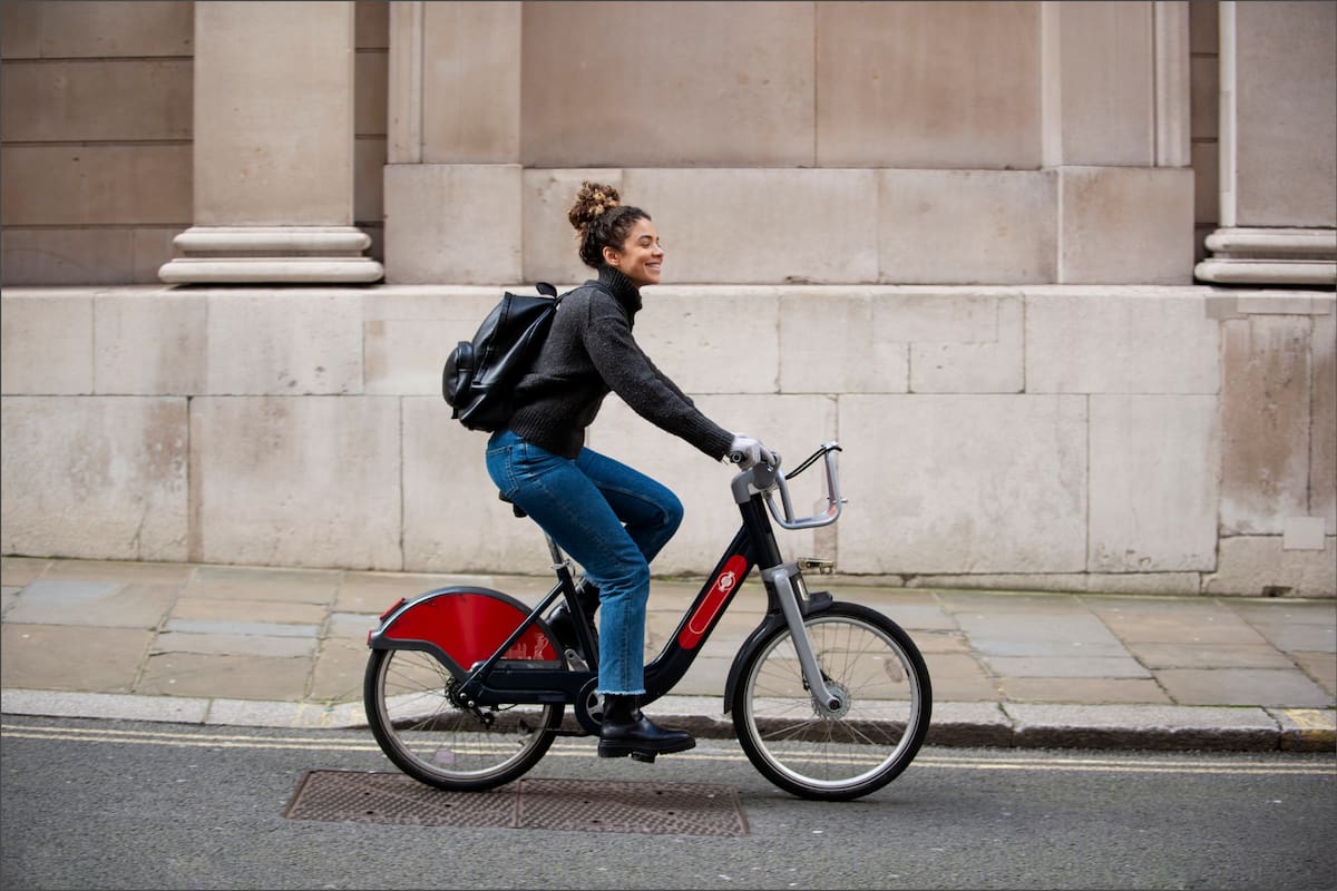 Las nuevas reglas propuestas obligarían a los conductores de bicicletas eléctricas a moderar la velocidad
