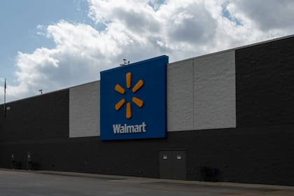 Las nuevas tiendas de Walmart buscan responder a las exigencias de quienes compran por internet