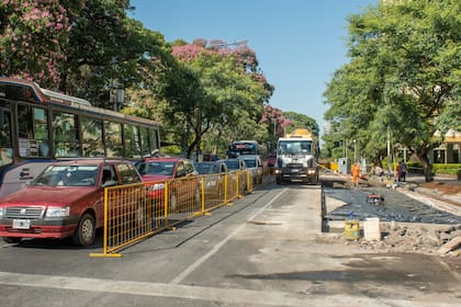 Las obras del nuevo metrobús ya comenzaron en la avenida Directorio, entre las calles Lacarra y Fernández, frente al Parque Avellaneda