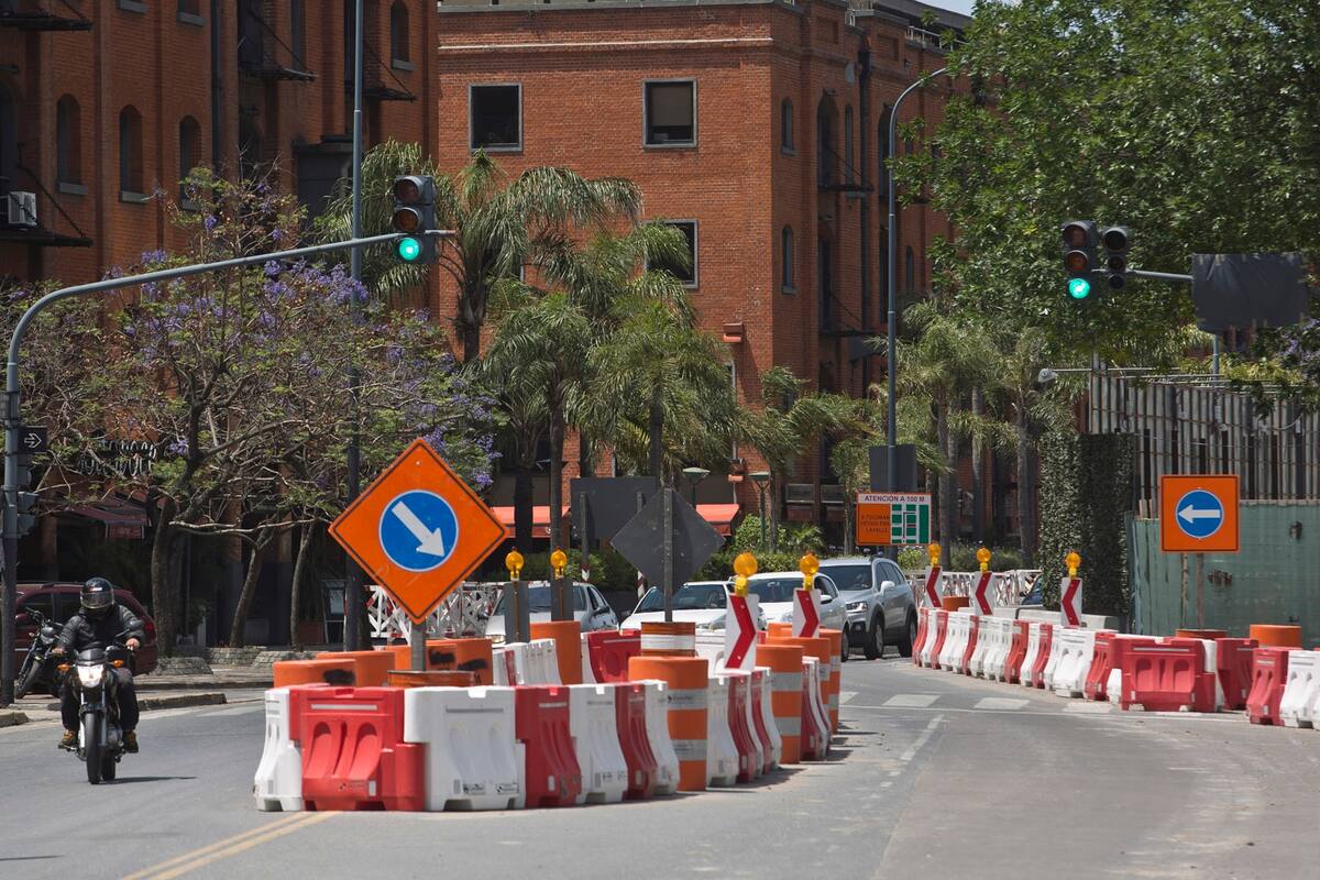 Las obras del Paseo del Bajo, los Food Trucks y la próxima cumbre de la Organización Mundial de Comercio, que bloquerá el ingreso a la zona, llevan a una importante merma de clientes para los restaurantes de la zona