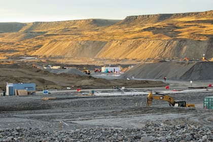 Las obras en Cóndor Cliff y La Barrancosa ocupan a 1500 empleados; la china Gezhouba ganó espacio tras la caída de Electroingeniería