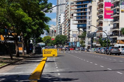 Las obras para construir la primera calle compartida de la ciudad sobre Avenida del Libertador avanzan entre la General Paz y Virrey del Pino