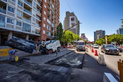 Las obras para instalar ciclovías y andenes para la espera de los colectivos sobre la Avenida del Libertador comenzaron en diciembre