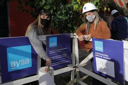 Las obras tienen como objetivo "generar puestos de trabajo y reactivar la economía frente a la pandemia de Covid-19", según indico AySA en un comunicado