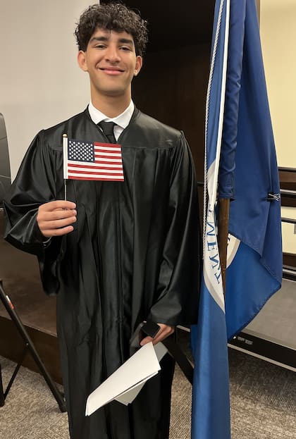 Las oficinas locales de Uscis llevan a cabo el proceso de ceremonias de naturalización (FB/U.S. Citizenship and Immigration Services)